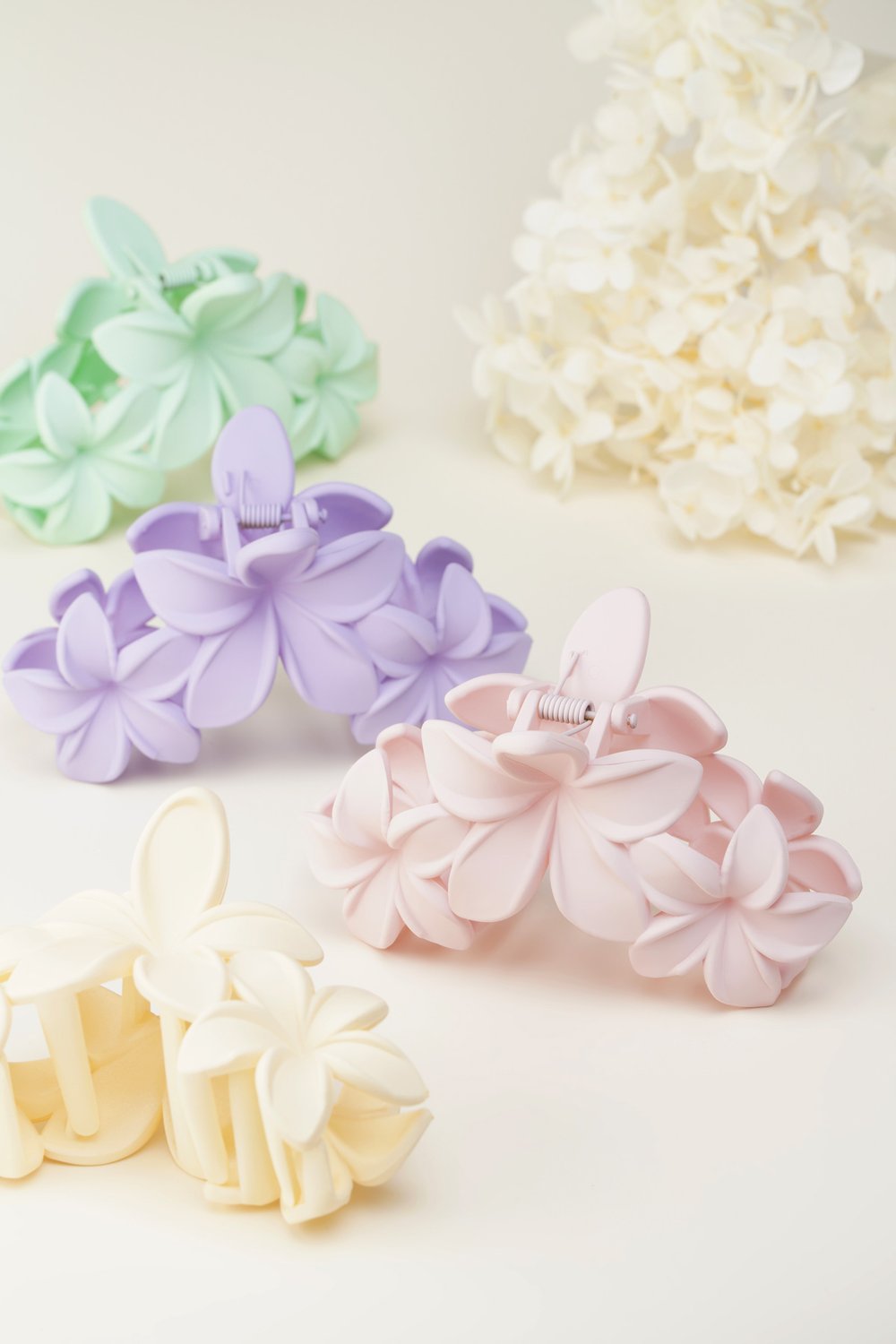 Hair Clip with Large Flowers - Lila