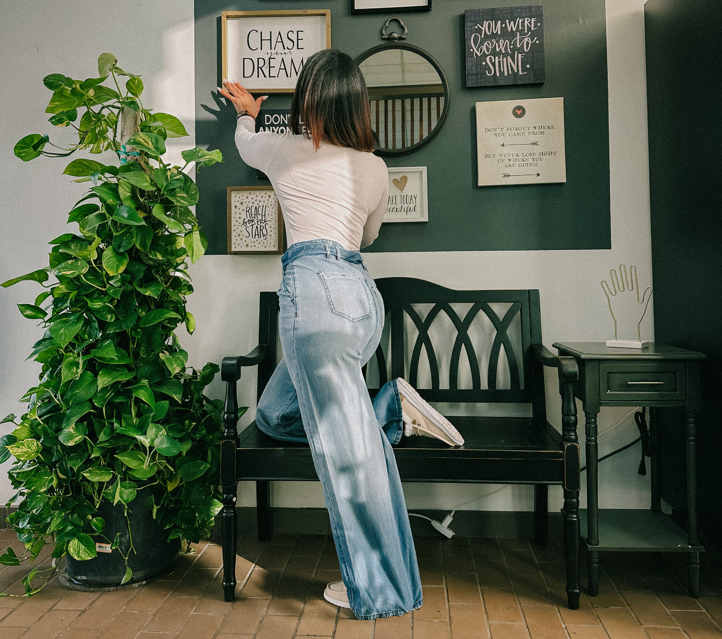 High waisted belted jeans