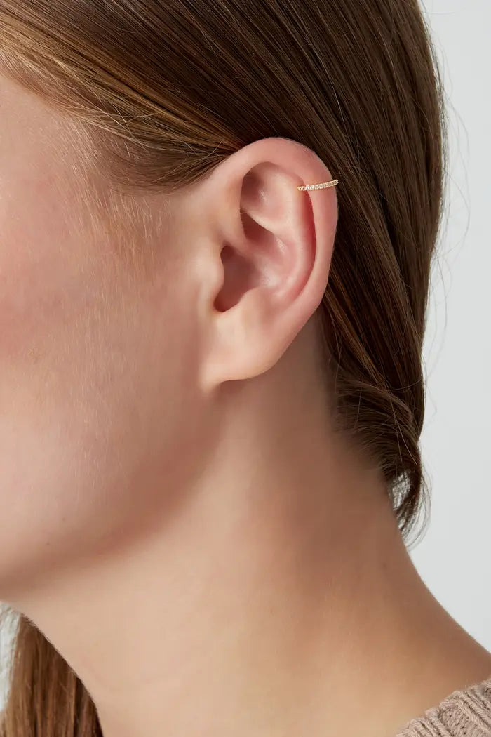 Gouden earcuff 'Sparkle' met glinsterende details, elegant en stijlvol design.