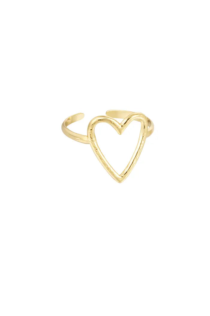 Ring 'Big Heart' in goud, met een opvallende hartvormige design, elegant gepresenteerd op een neutrale achtergrond.