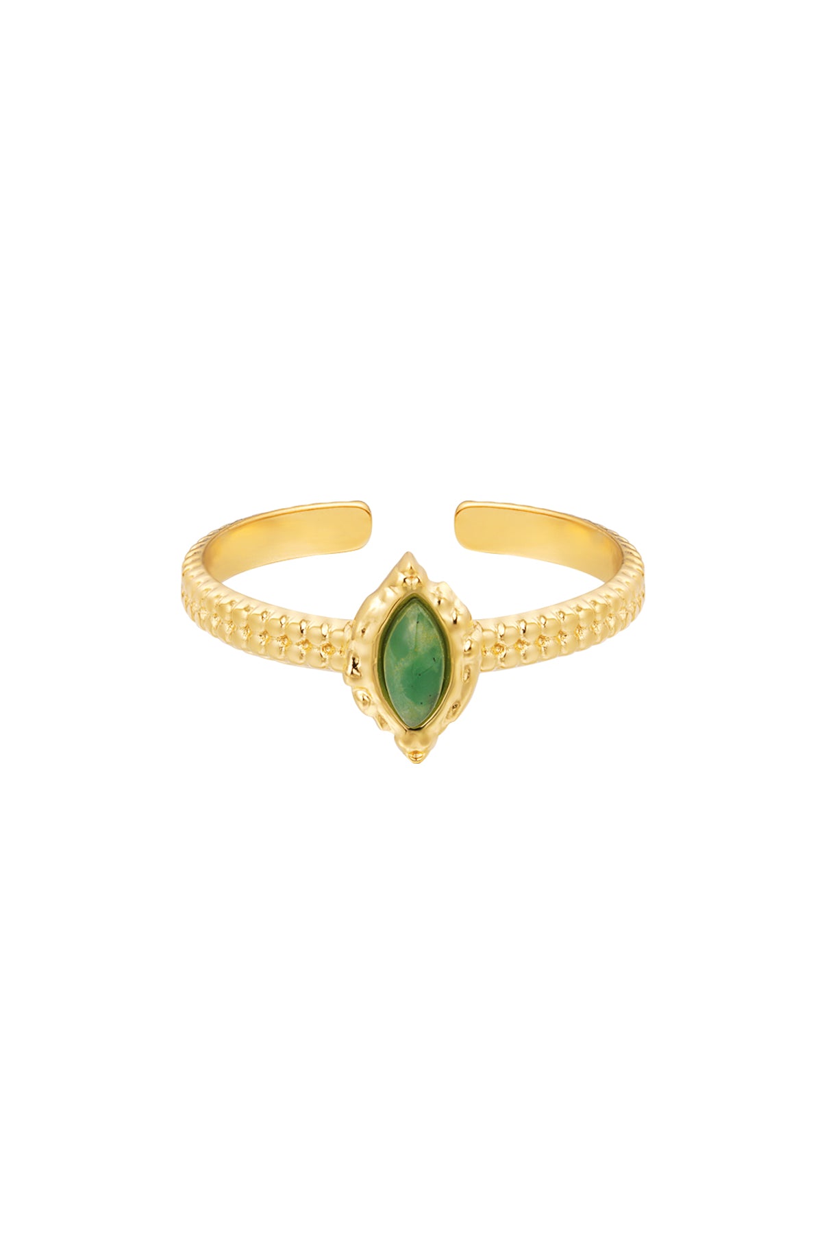 Subtiele gouden ring met langwerpige groene steen, minimalistische sieradenstijl voor dames.