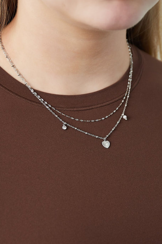 Ketting met hartje, parel en diamantje, perfect om liefde en stijl te combineren in één sieraad
