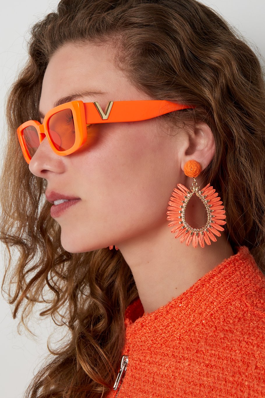 Stijlvolle oranje zonnebril met luxe uitstraling, ideaal voor een trendy en zomerse look